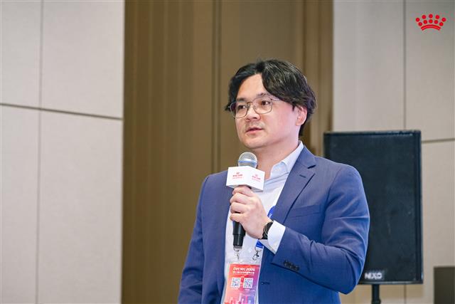 皇家中国宠物医院渠道总监张哲玮致辞
