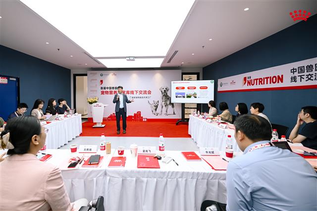 “专家库”成员们在首次线下交流会上各抒己见，共话发展