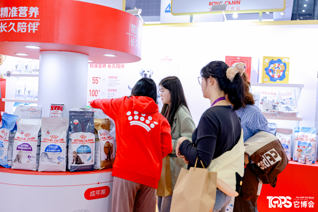 皇家“全生命周期精准营养”展台