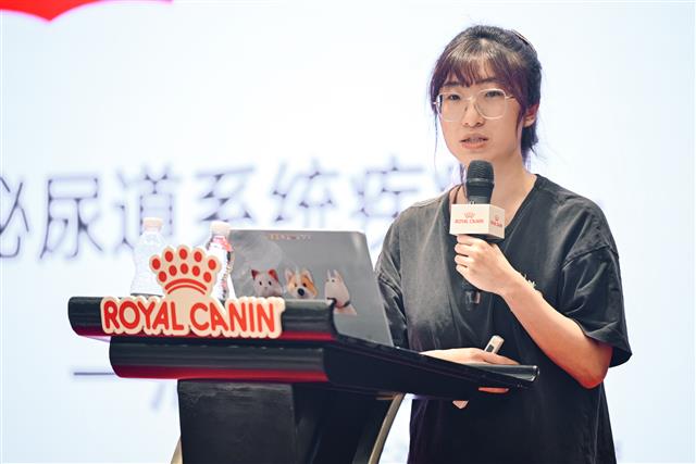 北京小动物诊疗行业协会内科分会成员及讲师、蓝山动物医院主治兽医熊晨昱现场教学