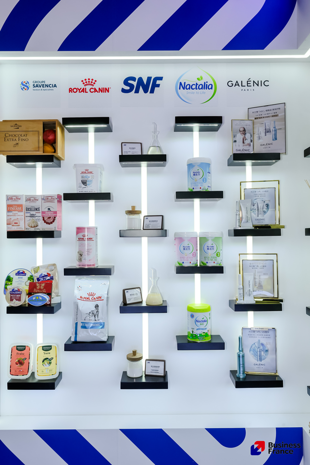皇家携4款明星进口宠粮亮相法国馆——超低敏全价处方粮系列产品和专为幼宠研发的奶粉产品